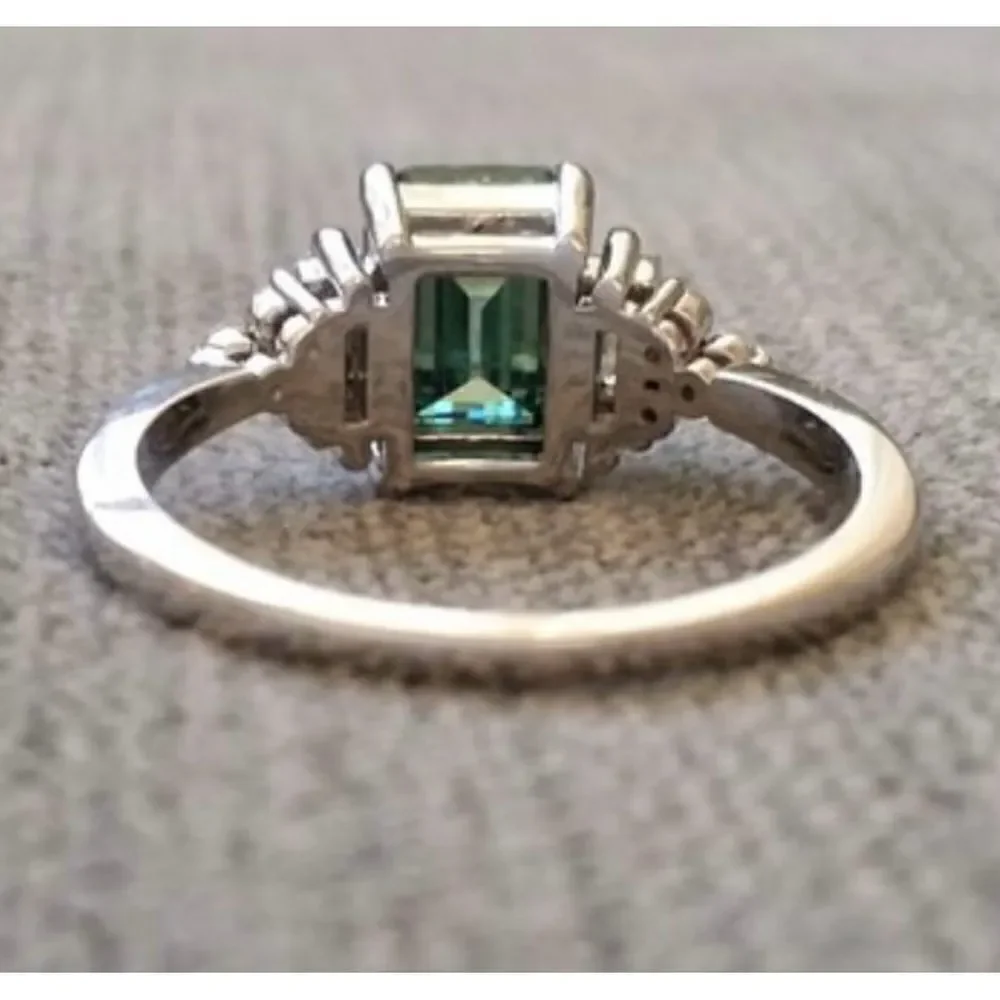 💚 NEW stunning & sparkling antique style emerald ring 💚